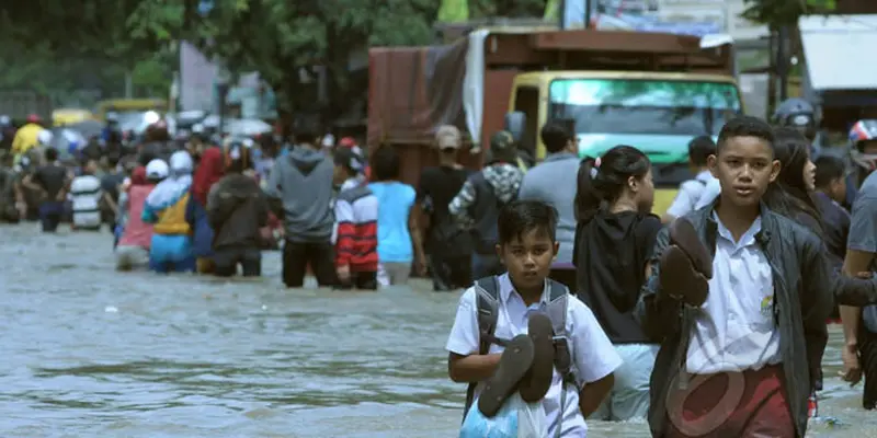 Akses Jalan KH Hasyim Ashari Terputus Akibat Banjir