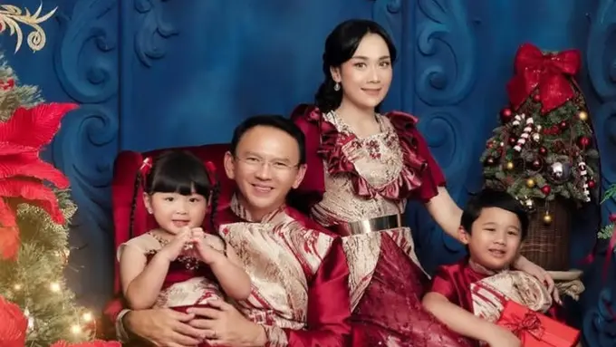 Gaya Kompak Keluarga Ahok Rayakan Natal dengan Pakaian Serba Merah