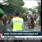 Aparat kepolisian di Madiun,Jawa Timur terpaksa menghadang massa salah satu perguruan pencak silat terbesar  yang ingin masuk ke Madiun.