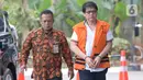 Mantan Kepala Dinas Pengelolaan Keuangan dan Aset Daerah (DPKAD) Kota Bandung, Herry Nurhayat tiba di Gedung KPK, Jakarta, Rabu (4/3/2020). Herry diperiksa sebagai tersangka kasus suap pengadaan tanah untuk Ruang Terbuka Hijau (RTH) di Pemkot Bandung tahun 2012 dan 2013. (merdeka.com/Dwi Narwoko)