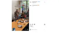 Video yang Memperlihatkan Prabowo dan Bahlil Lahadalia Dorong-Dorongan Rebutan Duduk di Kursi Samping Zulkifli Hassan Viral di Media Sosial. Momen Kocak Terjadi Saat Mereka Menemani Jokowi Kunjungan Kerja di Malaysia.