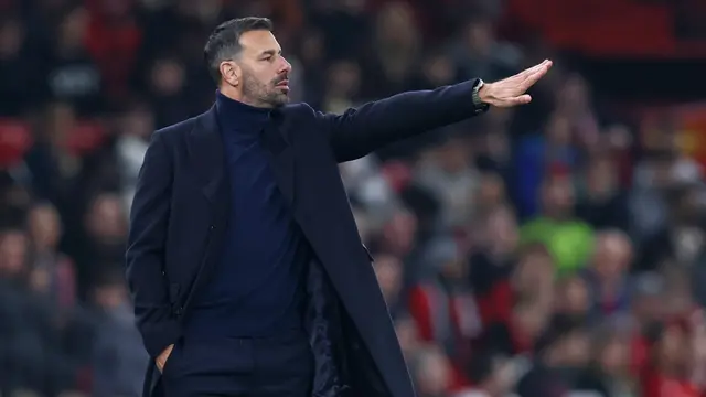 Foto: Gaya Cool Ruud van Nistelrooy saat Membawa MU Menaklukkan Leicester City di Carabao Cup