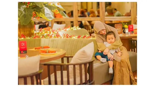 6 Potret Kebersamaan Larissa Chou dan Anaknya yang Bikin Gemas