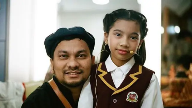 Tompi bersama putrinya, Ayesha (Foto: Instagram/@cutayesha_official)