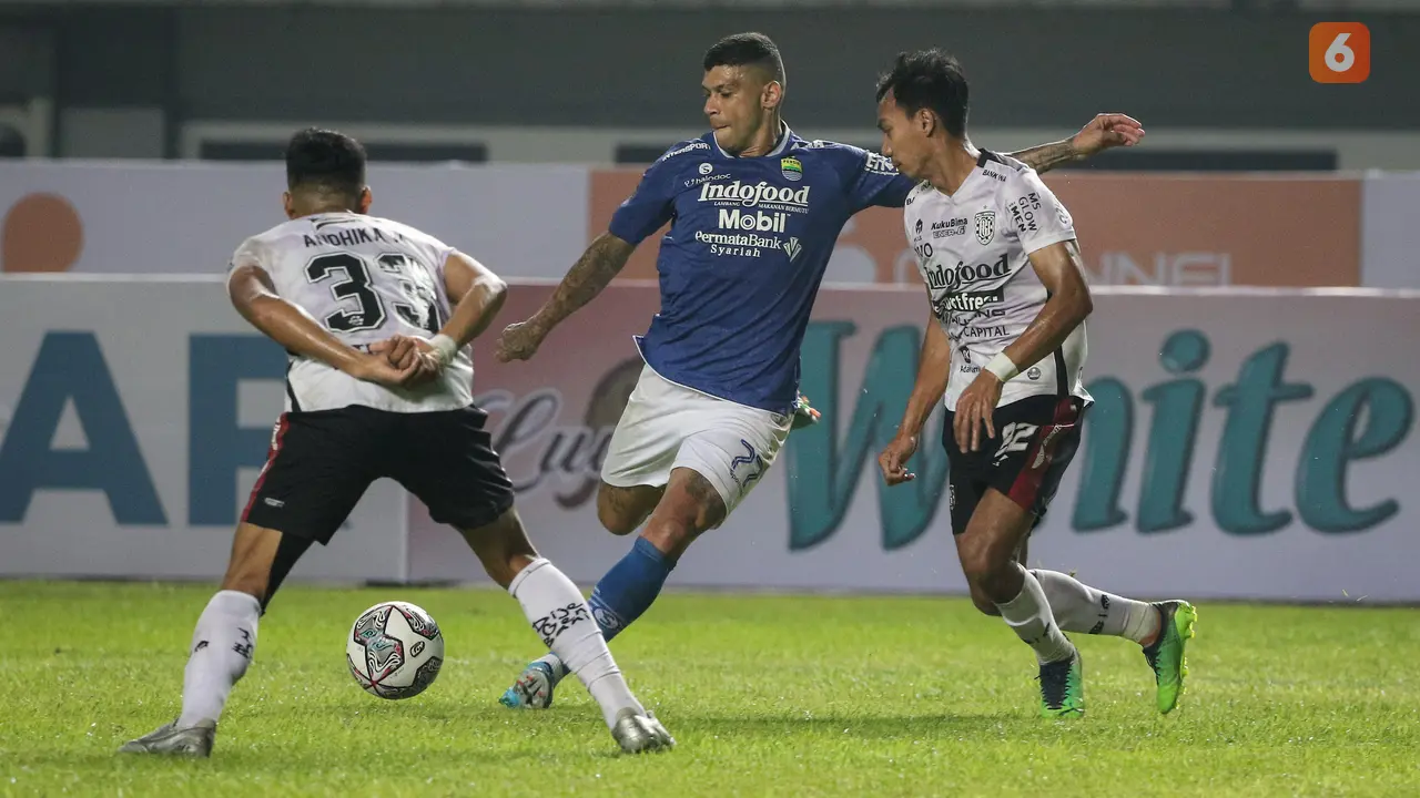 Foto: Tak Ada Pemenang di Laga Panas Persib Bandung Kontra Bali United di Grup C Piala Presiden 2022