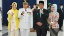 Pada akhir tahun 2022 ini Hengky Kurniawan resmi dilantik menjadi Bupati Bandung Barat, yang sebelumnya menjabat sebagai Wakil Bupati dan Plt di wilayah Bandung Barat. Ridwan Kamil, sebagai Gubernur pun melantik Hengky Kurniawan secara langsung. (Liputan6.com/IG/@sonyafatmala)
