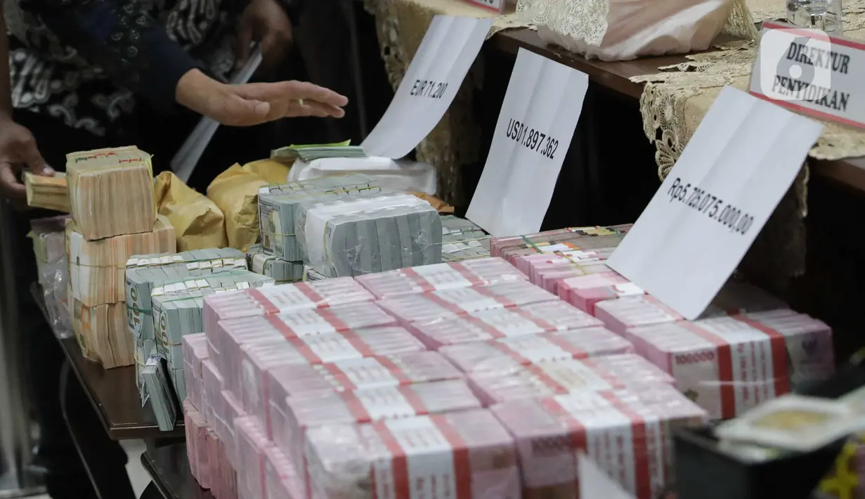 Direktur Penyidikan Jaksa Agung Muda Bidang Tindak Pidana Khusus Kejagung Abdul Qohar mengatakan penetapan tersangka dilakukan penyidik usai menangkap Zarof Ricar di wilayah Bali, pada Kamis (24/10/2024) sore. (Liputan6.com/Herman Zakharia)