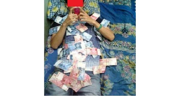 6 Potret Orang Bergelimang Duit Ini Bikin Geleng Kepala (sumber: Instagram/makassar_iinfo dan FB Ngakak Online)