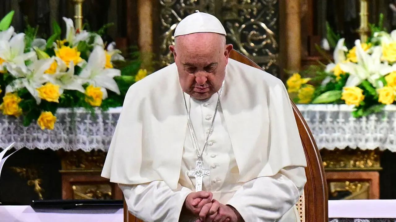 Di Katedral Santa Perawan Maria Diangkat ke Surga, Paus Fransiskus Bertemu dengan Para Anggota Komunitas Katolik