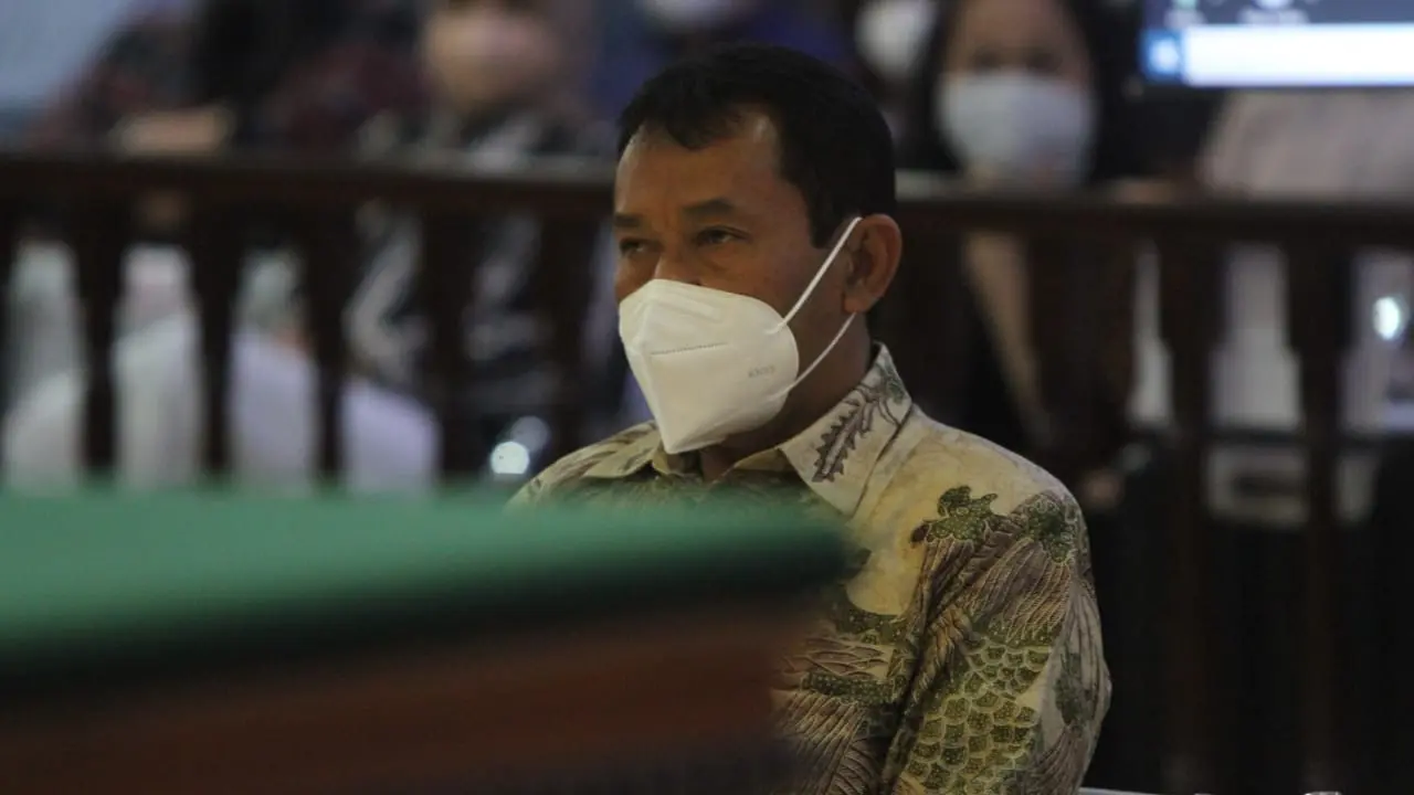 Mantan Bupati Bogor, Rachmat Yasin, saat menjalani sidang putusan di Pengadilan Tindak Pidana Korupsi (Tipikor) Bandung, Jalan LLRE Martadinata, Kota Bandung, Senin (22/3/2021). / Dikdik Ripaldi
