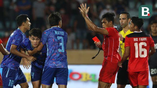 Foto: Aksi Jonathan Khemdee yang Selalu Protes Berlebihan saat Melawan Timnas Indonesia U-23 di SEA Games 2021, Shin Tae-yong Juga Kena