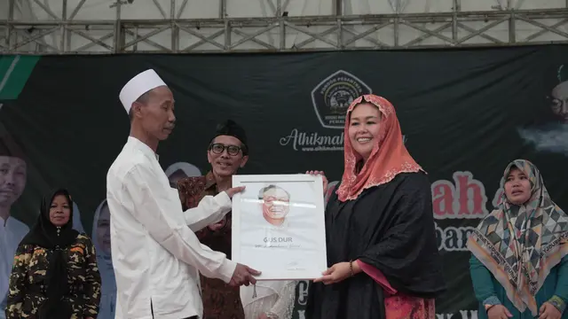 Yenny Wahid menghadiri acara Istighosah dan Dzikir Kebangsaan di Pondok Pesantren Al Hikmah Mereng, Kecamatan Warungpring, Pemalang, Jawa Tengah, Sabtu (2/12/2023).