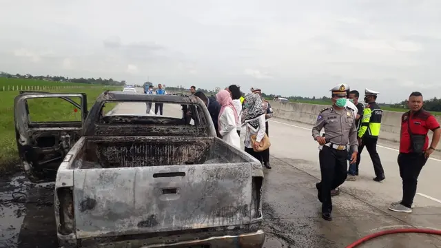 Mobil terbakar