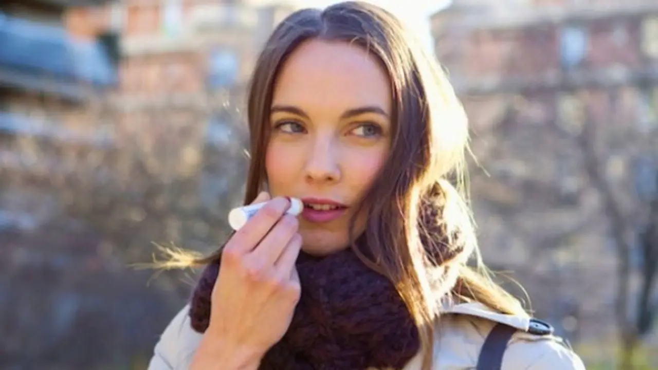 8 Kegunaan Mengejutkan dari Lip Balm Selain untuk Bibir