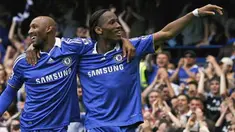 Chelsea's Nicolas Anelka celebrates a goal with Didier Drogba during Premier League match between Chelsea and Fulham at Stamford Bridge, on May 2, 2009. AFP PHOTO/Glyn Kirk