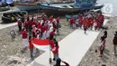 Suasana Upacara Peringatan HUT RI ke-77 di Kawasan Kalibaru Barat, Cilincing, Jakarta, Rabu (17/8/2022). Memperingati Hari Kemerdekaan Indonesia ke-77, anak-anak yang tergabung dalam Kelas Jurnalis Cilik bersama para relawan melaksanakan upacara bendera dan beragam lomba. (Liputan6.com/Helmi Fithriansyah)