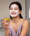 Merawat kulit wajah bukan hanya soal skincare yang dioleskan dari luar, tapi juga nutrisi yang masuk ke dalam tubuh. Salah satu mineral yang belakangan makin banyak dibicarakan adalah zinc. (foto/dok: freepik)