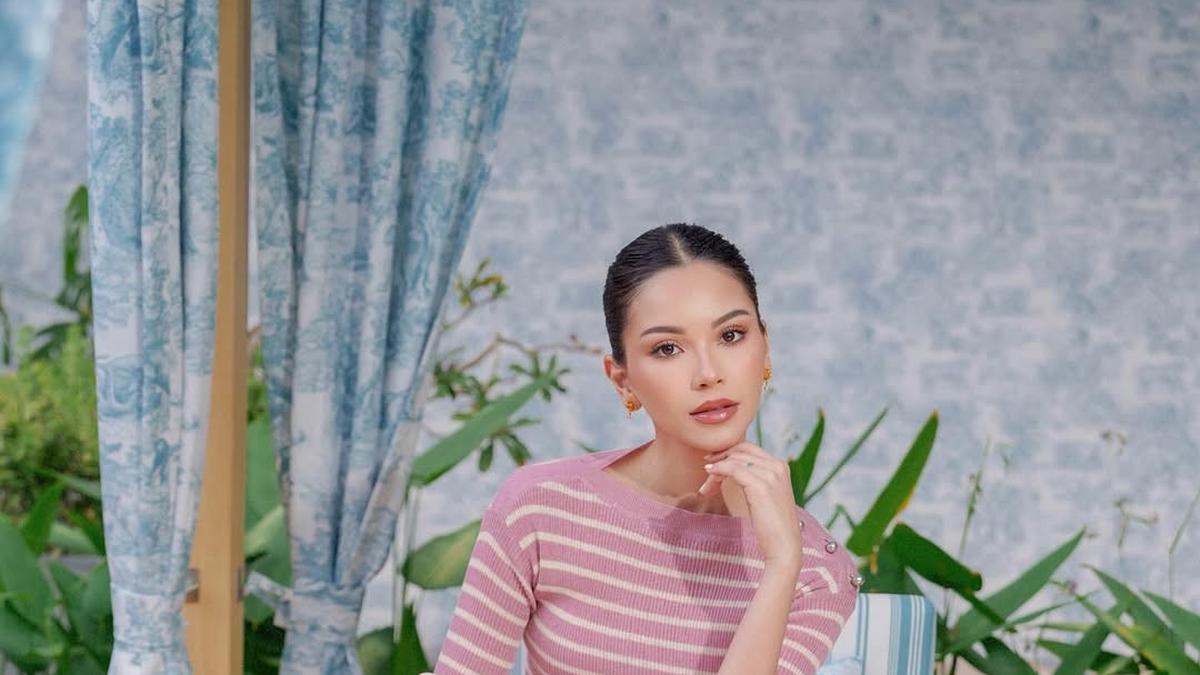 Gaya Serba Pink Alyssa Daguise di Dioriviera Bali, Sentuhan Feminin nan Mewah dengan Tas Dior Rp24,6 Juta-an