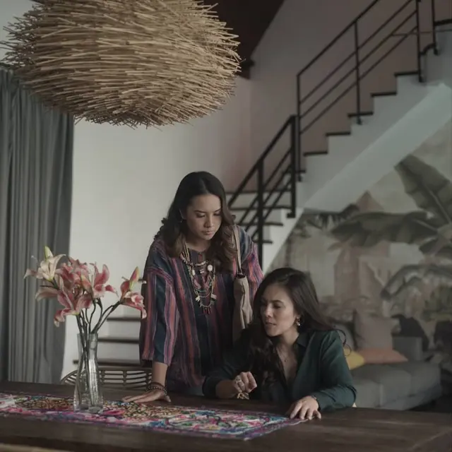 Akting Jadi Ibu dan Anak, Ini 6 Potret Anya Geraldine dan Wulan Guritno