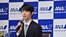 Yuzuru Hanyu mengumumkan keputusan untuk pensiun pada Selasa (19/07/2022) lalu. Melalui konferensi pers, ia mengaku mengalami masalah pada ligamen pergelangan kaki yang membuatnya tidak mampu tampil maksimal pada beberapa ajang terakhir. (AFP/Philip Fong)