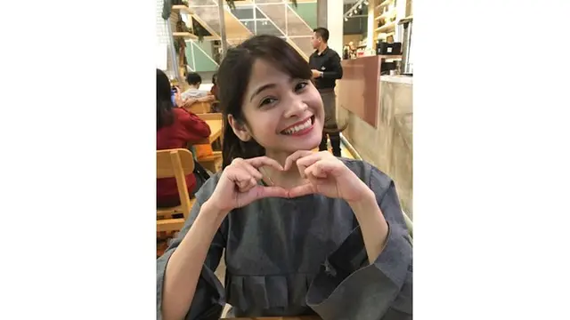 Meski sudah lama vakum dari dunia hiburan, Juwita masih aktif di media sosial.