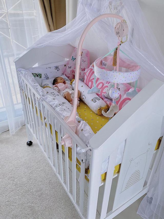 7 Potret Rumah Bunga Jelitha dan Syamsir Alam, Minimalis