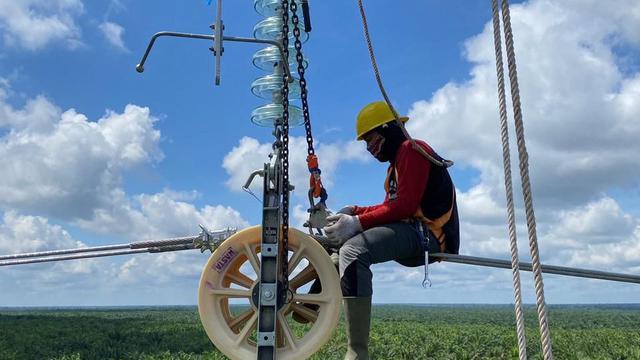 PT PLN (Persero) tengah mempercepat pembangunan Saluran Udara Tegangan Tinggi (SUTT) 150 kilo Volt (kV) Pangkalan Bun-Sukamara.