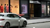 Butik Chanel di Paris. (Dimitar DILKOFF / AFP)