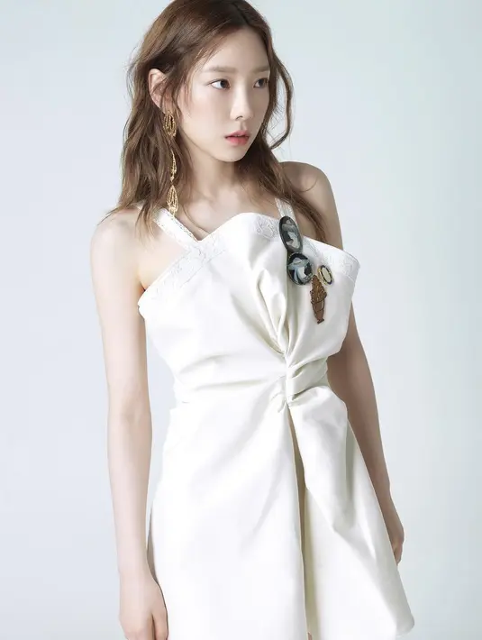 Penampilan cantik terlihat saat wanita cantik kelahiran 9 Maret 1989 ini disambut oleh jepretan kamera wartawan. Akan tetapi ia berubah garang saat berkelahi dan menyerang orang dengan palu. (Foto: instagram.com/taeyeon_ss)