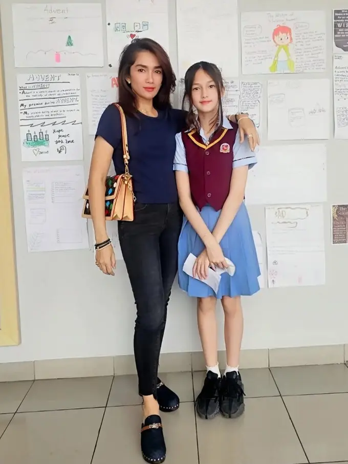 Ussy Sulistiawaty - Elea