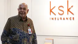 Presdir PT KSK Insurance Indonesia Dato' Dr. Sharifuddin Wahab saat foto di sela-sela perluncuran program KSK Peduli Motor Vehicle di Jakarta, Rabu (07/04/2021). Dato’ Dr. Sharifuddin Wahab mengatakan, KSK Peduli Motor Vehicle diharapkan bisa lebih dekat dengan masyarakat Indonesia. (Liputan6.com)