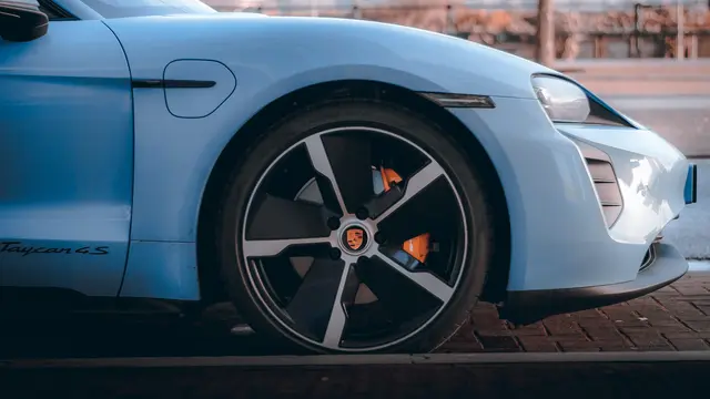 Ban Mobil yang Kekurangan Angin