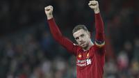 Gelandang Liverpool, Jordan Henderson merayakan kemenangan timnya usai pertandingan melawan Everton pada Liga Inggris di Stadion Anfield, Rabu (4/12/2019). Liverpool menang telak 5-2 atas Everton. (AP Photo/Jon Super)