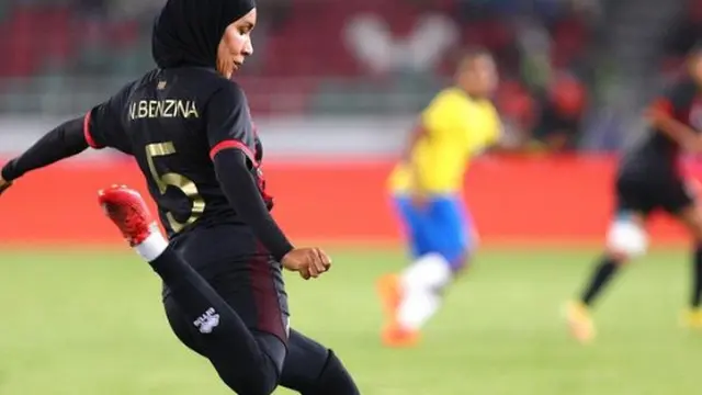 7 Potret Nouhaila Benzina, Pemain Pertama Berhijab di Piala Dunia Sepak Bola Wanita 2023