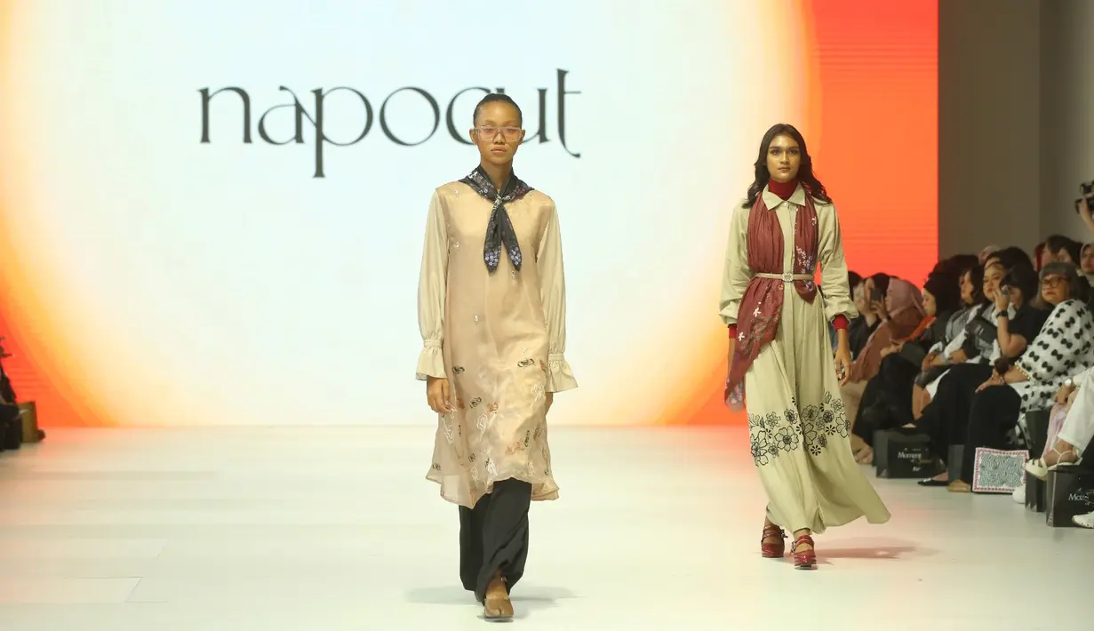 Secara keseluruhan, koleksi Self Revelation hadir dengan banyak pengembangan yang menjadikan warna baru sebagai sebuah representasi pengungkapan diri yang autentik. [Fimela/Adrian Utama P]