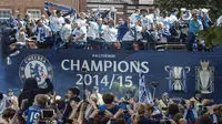 Parade arak-arakan kemenangan Chelsea di Liga Premier Inggris tak luput jadi bahan olok-olokan oleh para netizen di dunia maya.