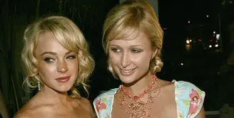 Lindsay Lohan sepertinya tak menyukai sikap Paris Hilton yang kembali menghinanya meski hubungan keduanya sudah tak baik sejak lama. (Cosmopolitan)