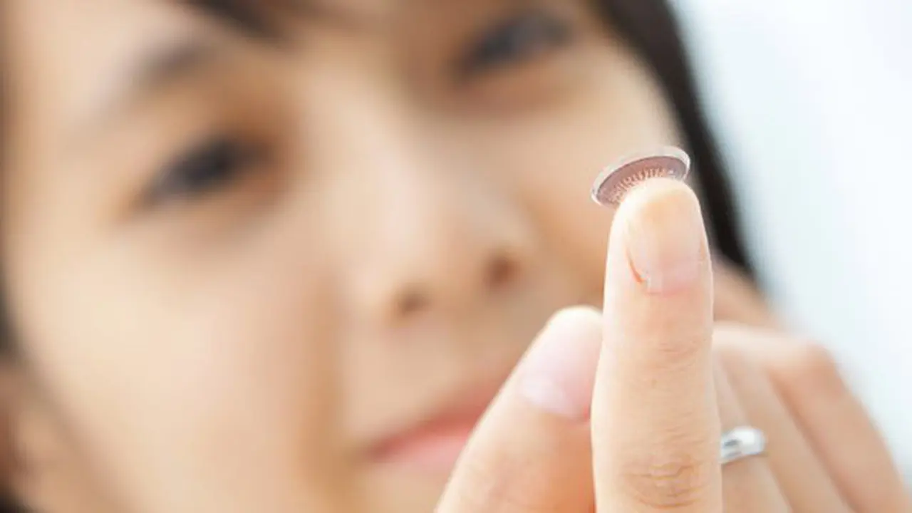 Lensa kontak harus digunakan dengan hati-hati/copyright: thinkstockphotos.com