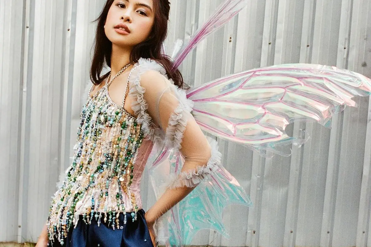 Potret Maudy Ayunda Menjelma Jadi Peri Anggun di Video Klip Terbaru, Bikin Gemas Naik Motor