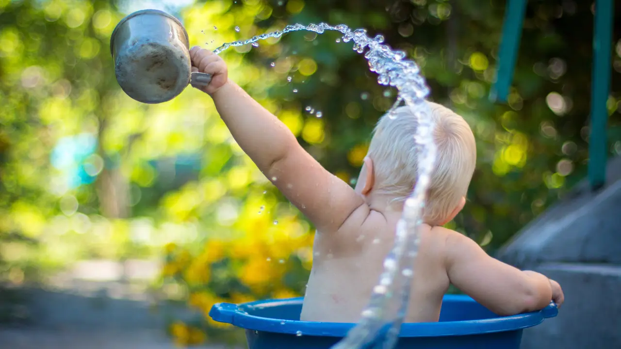 Anak mandi/unsplash Lubomikirin