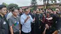 Calon presiden nomor urut 1 Anies Baswedan usai acara 'Desak Anies' di Bandung, Jawa Barat, Rabu (29/11/2023). (Liputan6.com/Winda Nelfira)