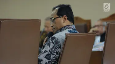 Menhub, Budi Karya Sumadi saat menjadi saksi pada sidang suap perizinan dan pengadaan proyek di lingkungan Ditjen Hubla TA 2016-2017 dengan terdakwa Antonius Tonny Budiono di Pengadilan Tipikor, Jakarta, Rabu (28/3). (Liputan6.com/Helmi Fithriansyah)