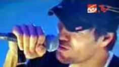 Enrique Iglesias menggebrak dengan peluncuran album terbaru bertajuk "Euphoria." Dengan single andalan I Like It dan Cuando Me Enamoro, penyanyi latin pria ini kembali bernyanyi dengan gayanya yang seksi. 