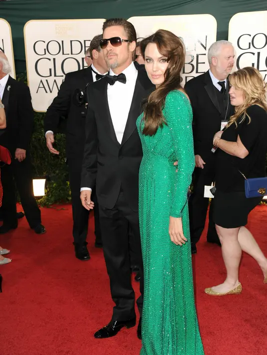 Namun sekarang ini, sedikit berbahagia untuk Pitt lantaran sudah pernah bertemu anak-anaknya meski masih dalam pengawasan LAPD. Menikmati waktu berharganya itu, Pitt menggunakannya semaksimal mungkin. (AFP/Bintang.com)