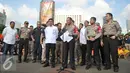 Kapolda Metro Jaya Tito Karnavian memberikan keterangan saat rilis hasil cipta kondisi akhir tahun di Polda Metro Jaya, Jakarta (30/12). Barang bukti dan tersangka dihadirkan dari seluruh Polres dan Polsek sejabodetabek. (Liputan6.com/Gempur M Surya)