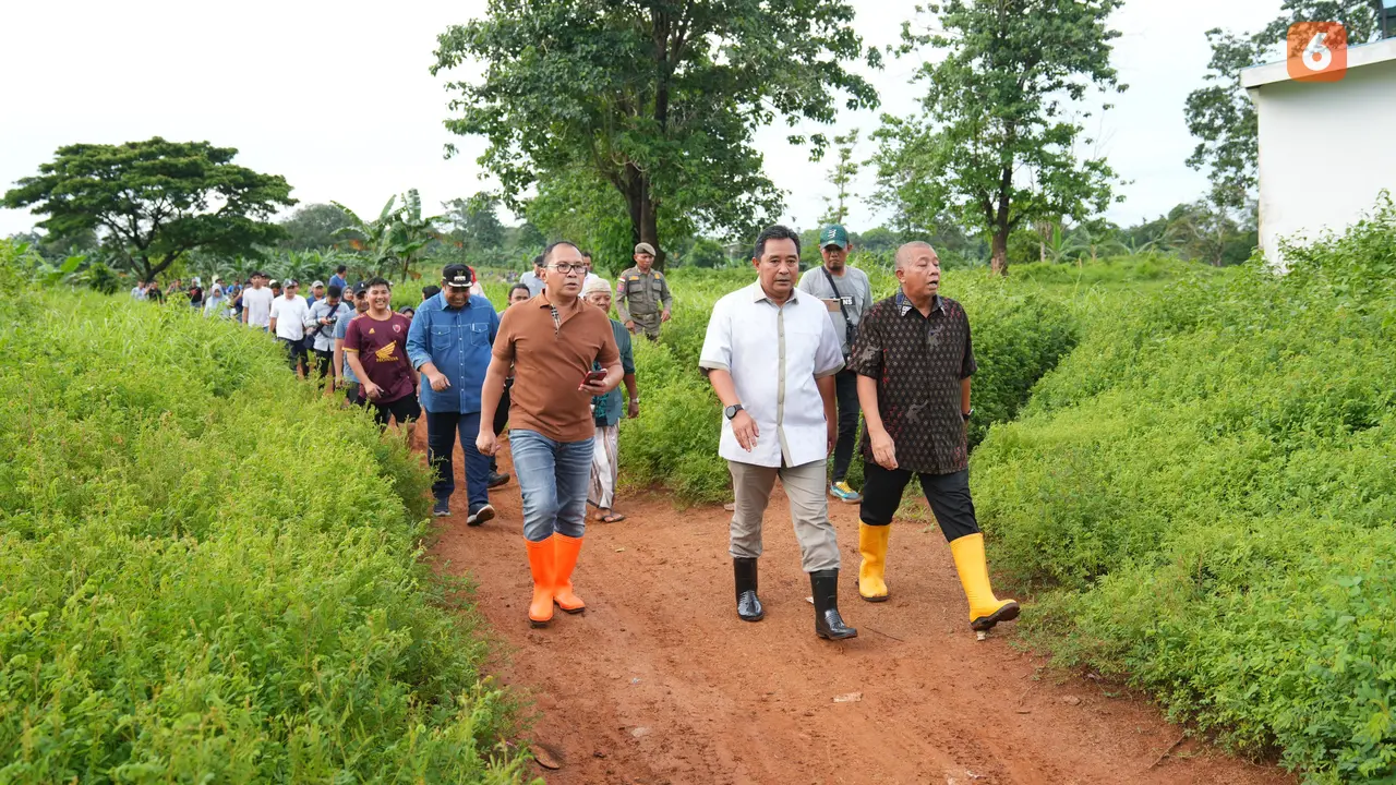 Peninjauan lokasi pembangunan stadion Makassar (Liputan6.com/Istimewa)