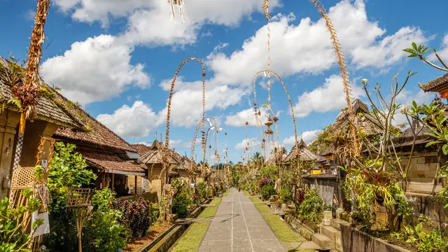 Nikmati Lezatnya Loloh Cemcem dan Tipat Cantok di Desa Wisata Penglipuran