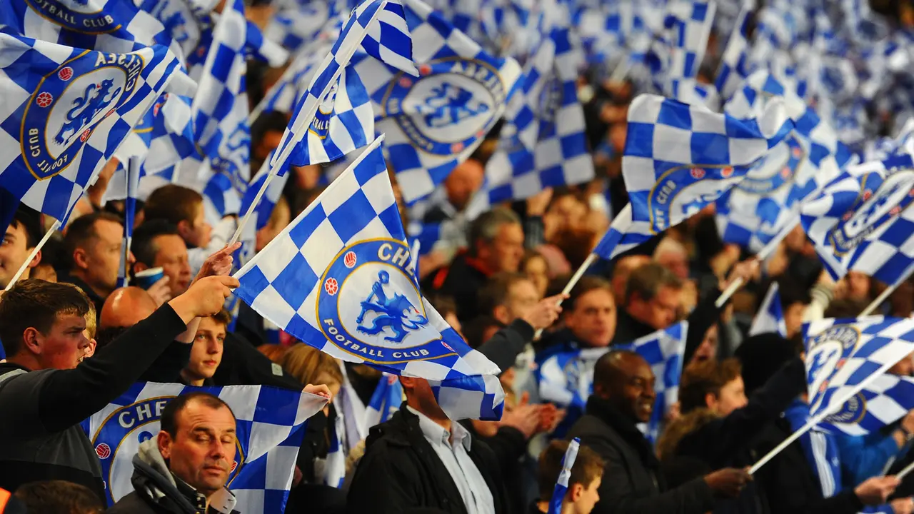 Fans Chelsea Lakukan Tindakan Rasis di Stasiun Paris