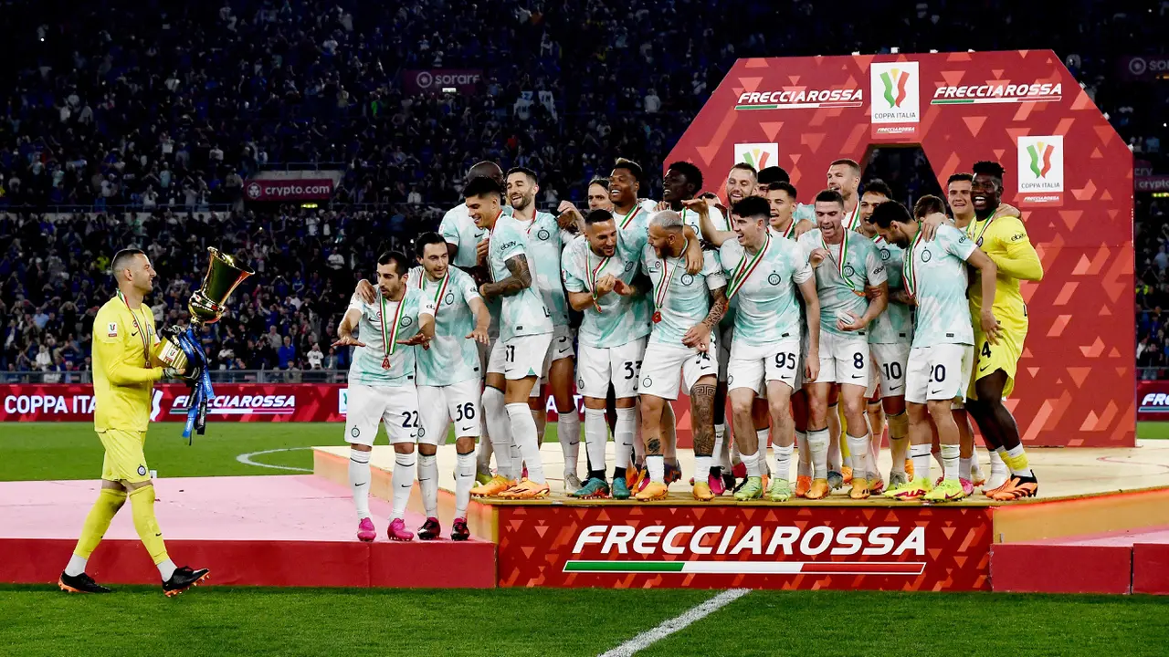 Foto: Jatuh Bangun Samir Handanovic saat Membawa Inter Milan Meraih Trofi ke-9 Coppa Italia