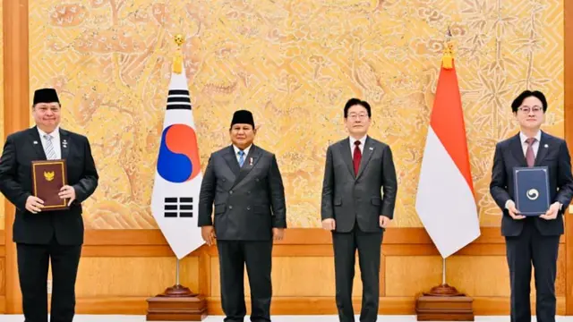 Presiden Prabowo Subianto menyaksikan secara langsung pengumuman dan pertukaran 10 MoU antara Pemerintah Indonesia dan Pemerintah Republik Korea. (Foto: ekon.go.id)
